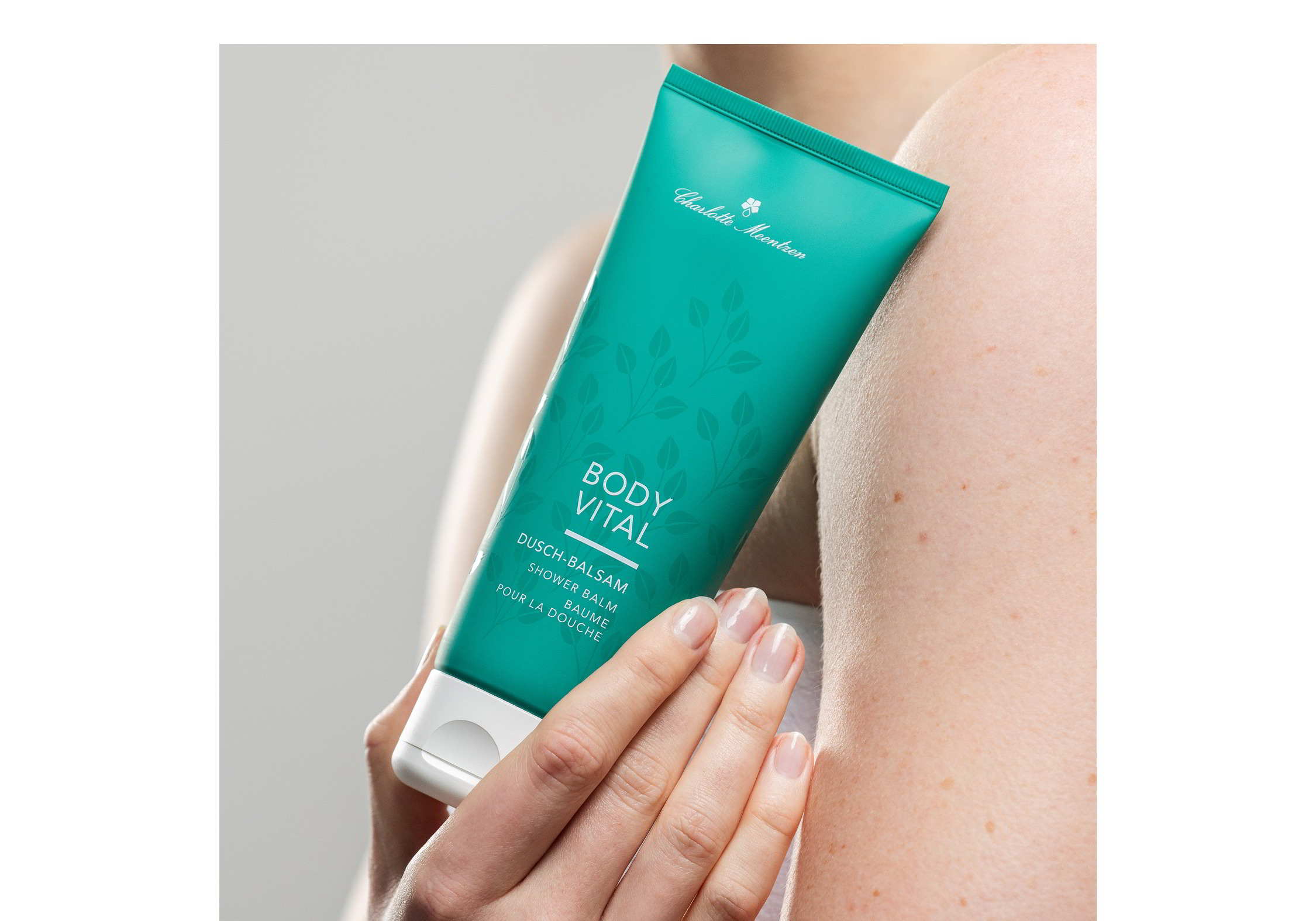 Eine Person hält die grüne Tube Body Vital Dusch-Baslam neben ihren Arm