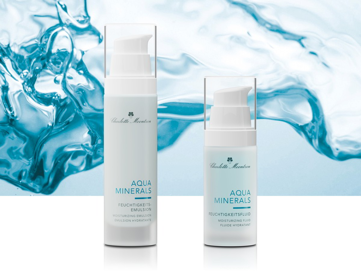 Aqua Minerals Feuchtigkeitsemulsion und Feuchtigkeitsfluid vor Wellenhintergrund