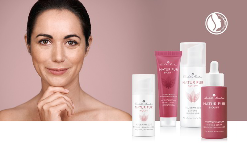 Eine Frau hält ihre Hände an das Gesicht. Im Vordergrund stehen fünf Hautpflegeprodukte aus der Serie NATUR PU BIOLIFT in verschiedenen Behältern.